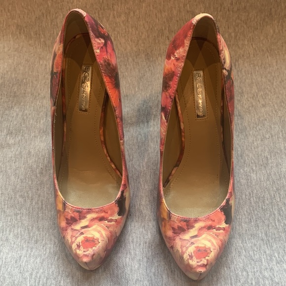 Woman’s BCBGeneration hidden platform heels - Picture 2 of 10